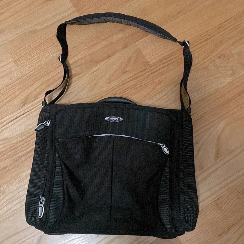 Tumi T3 Lap Top Computer Bag Travel Black Canvas Zip Pockets Office Work Quality